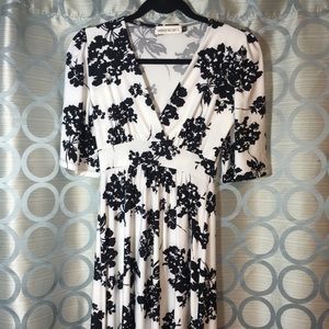 Veronica M Stretchy Dress Small Black and White